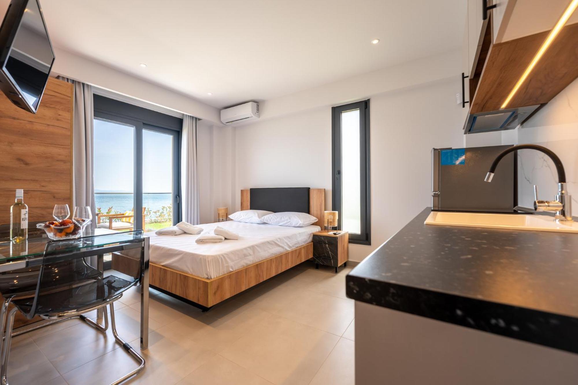 Azzurro E Verde By Rentalspro - Nea Potidaia Halkidiki Potidée Extérieur photo
